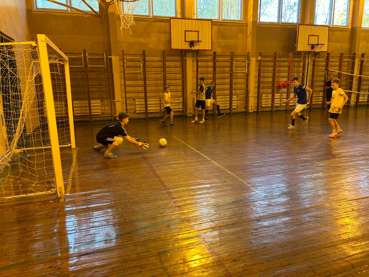 Финальные игры по мини-футболу в рамках районного этапа Всероссийских спортивных игр Школьных спортивных клубов.